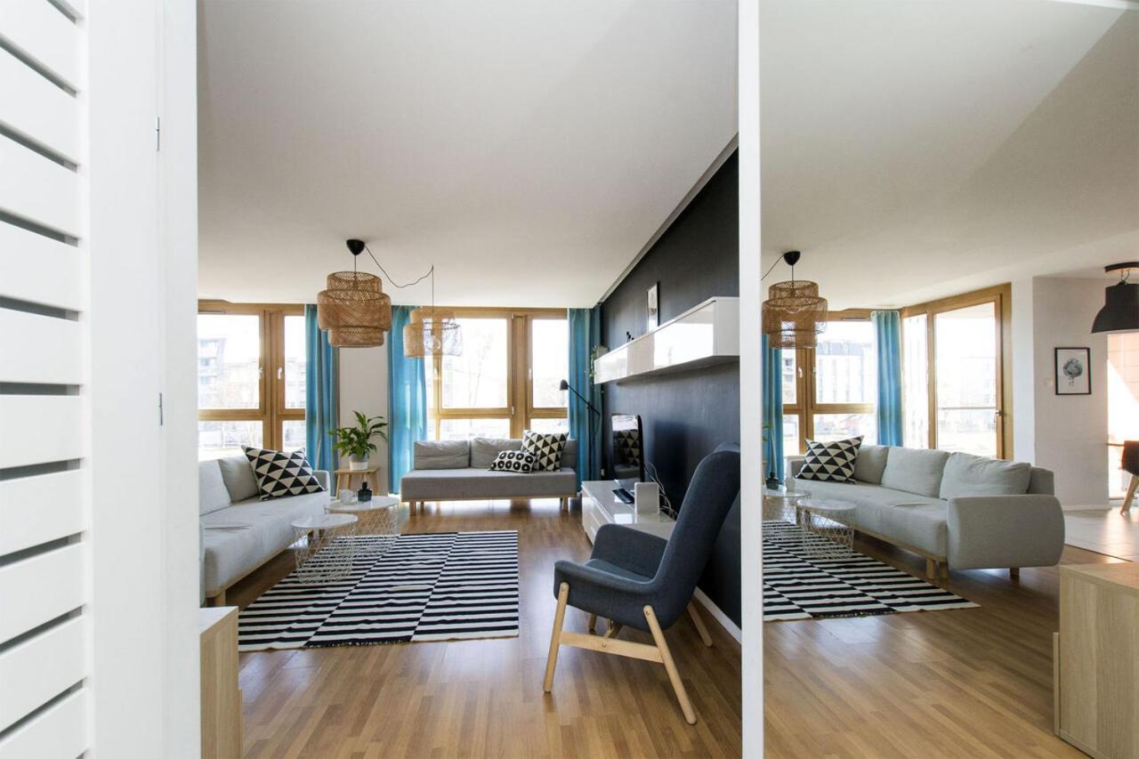 Center - Aura By Apartmore